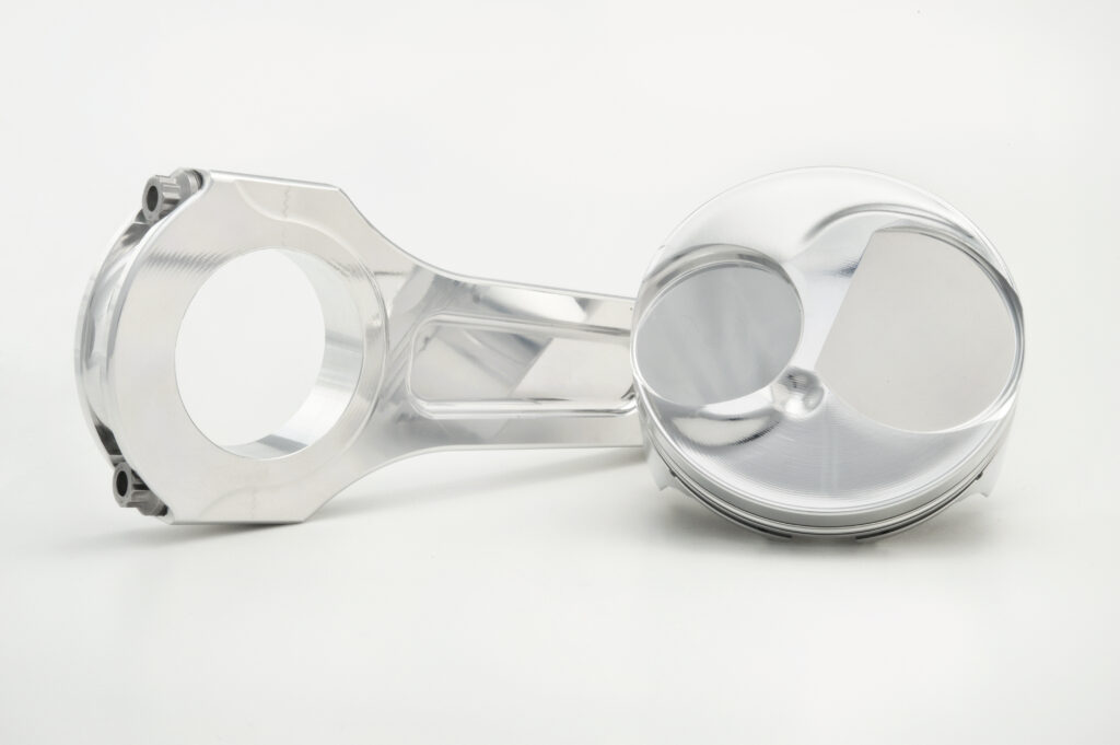 013-cp-0005-copy-2-1024x681-1 connecting rod with piston
